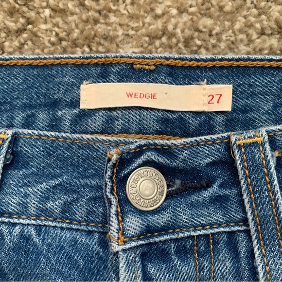 Levi’s Wedgie Jeans - Picture 4 of 10